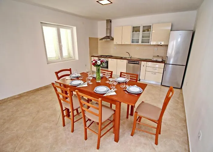 Lucija Appartement *