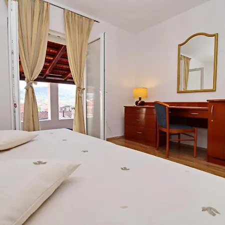 公寓 Lucija 尼亚卢卡