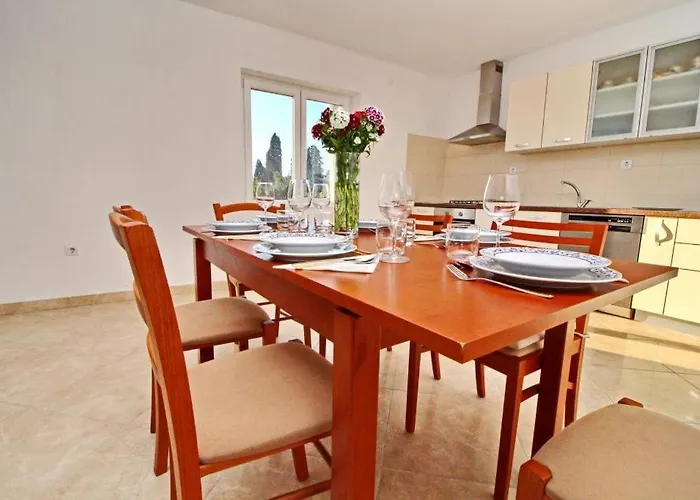 Lucija Apartamento *